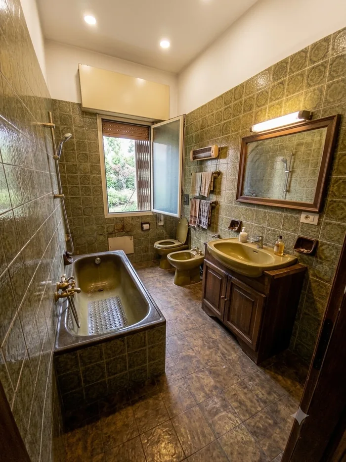 Bagno prima della ristrutturazione
